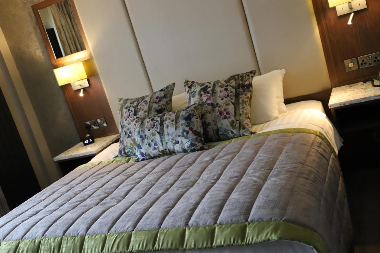 The Valley Hotel & Carriage Gardens Fivemiletown Екстериор снимка