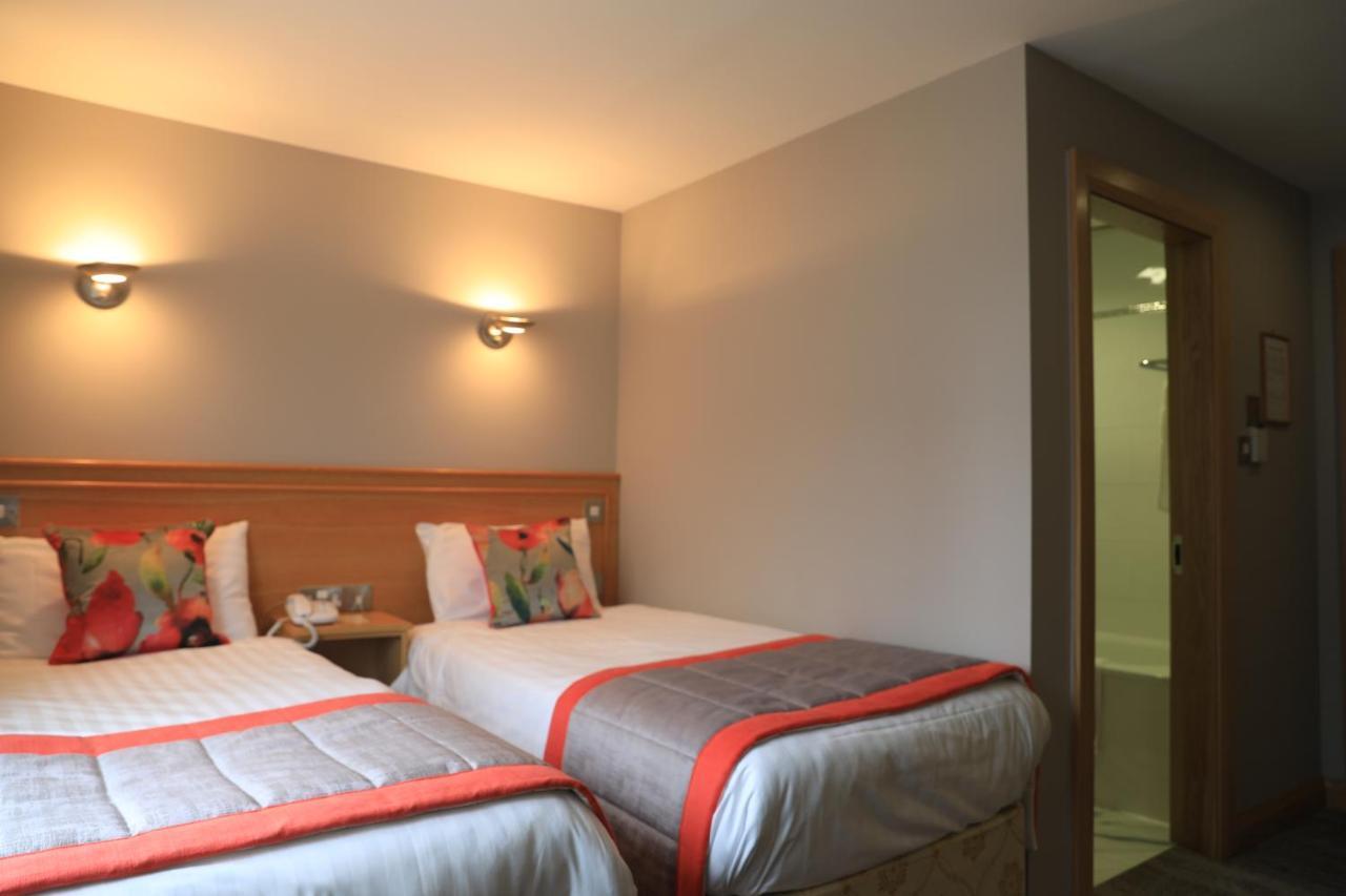 The Valley Hotel & Carriage Gardens Fivemiletown Екстериор снимка