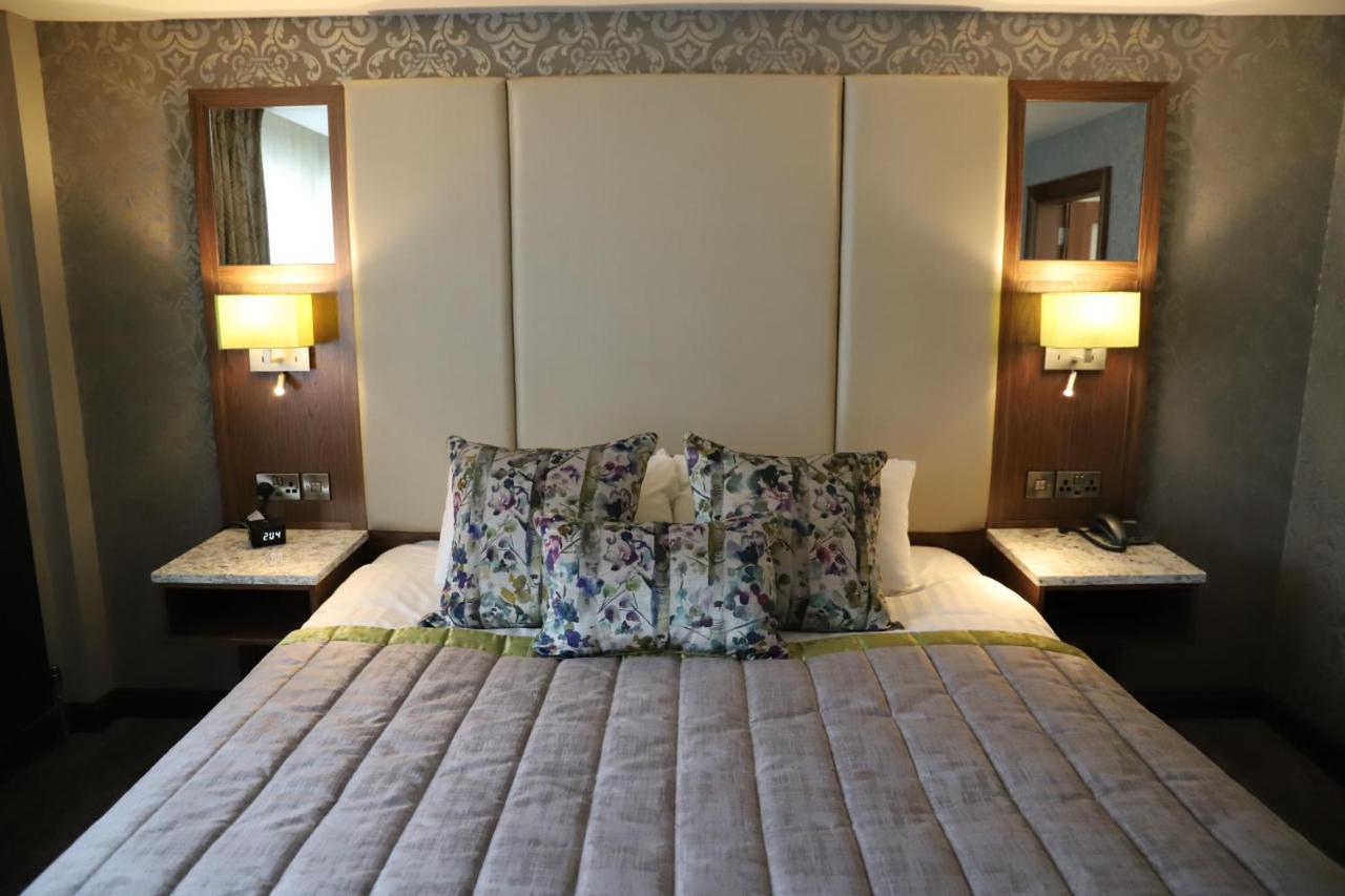 The Valley Hotel & Carriage Gardens Fivemiletown Екстериор снимка