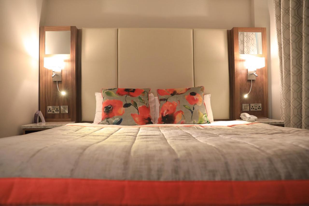 The Valley Hotel & Carriage Gardens Fivemiletown Екстериор снимка