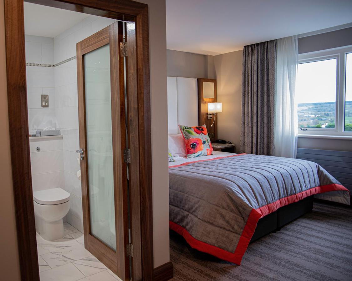 The Valley Hotel & Carriage Gardens Fivemiletown Екстериор снимка