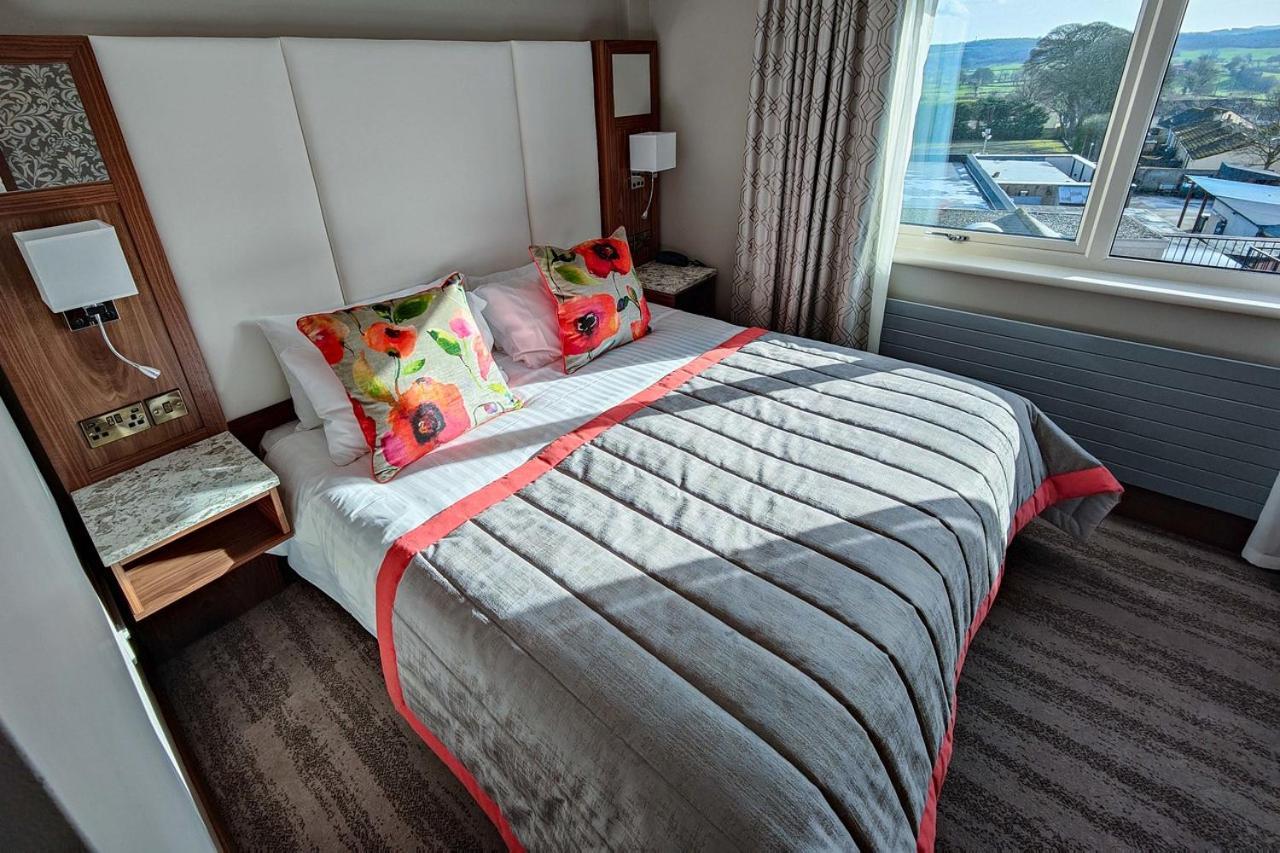 The Valley Hotel & Carriage Gardens Fivemiletown Екстериор снимка