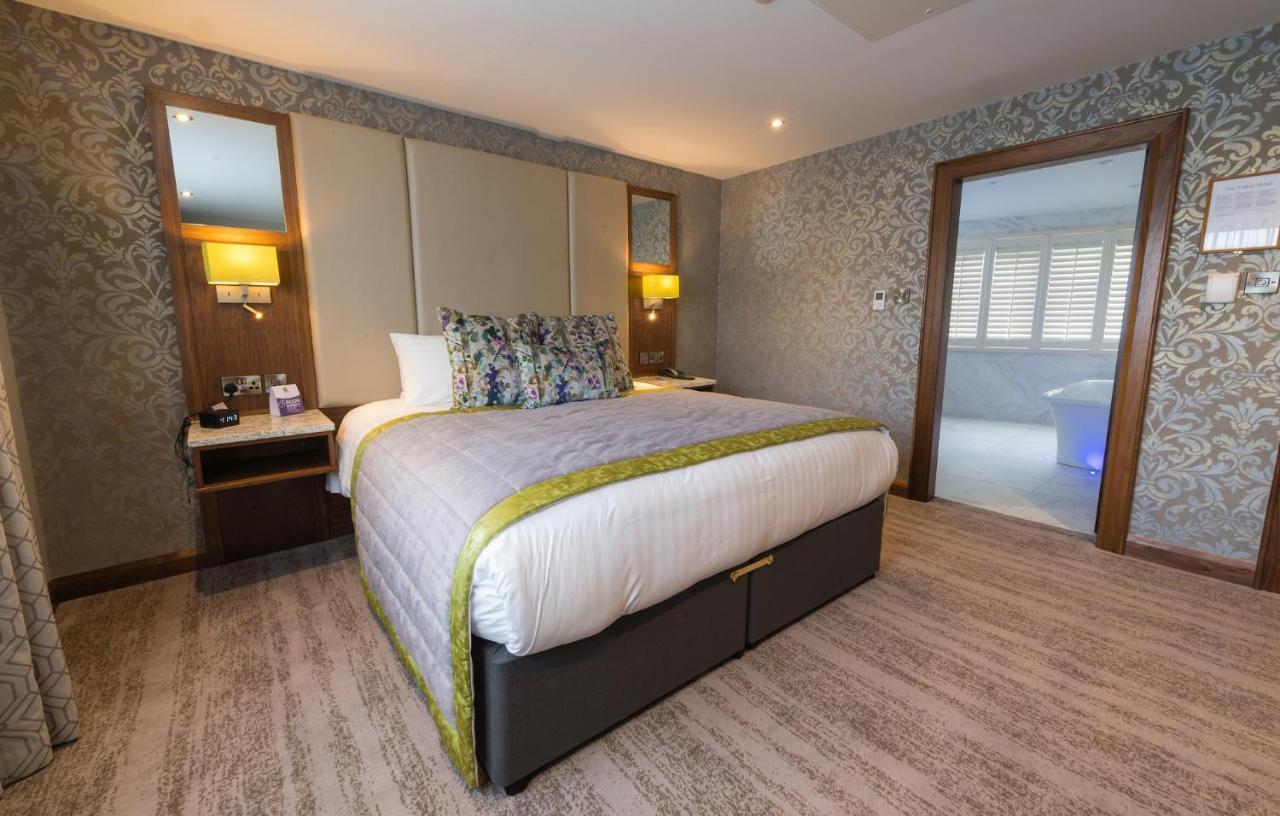 The Valley Hotel & Carriage Gardens Fivemiletown Екстериор снимка