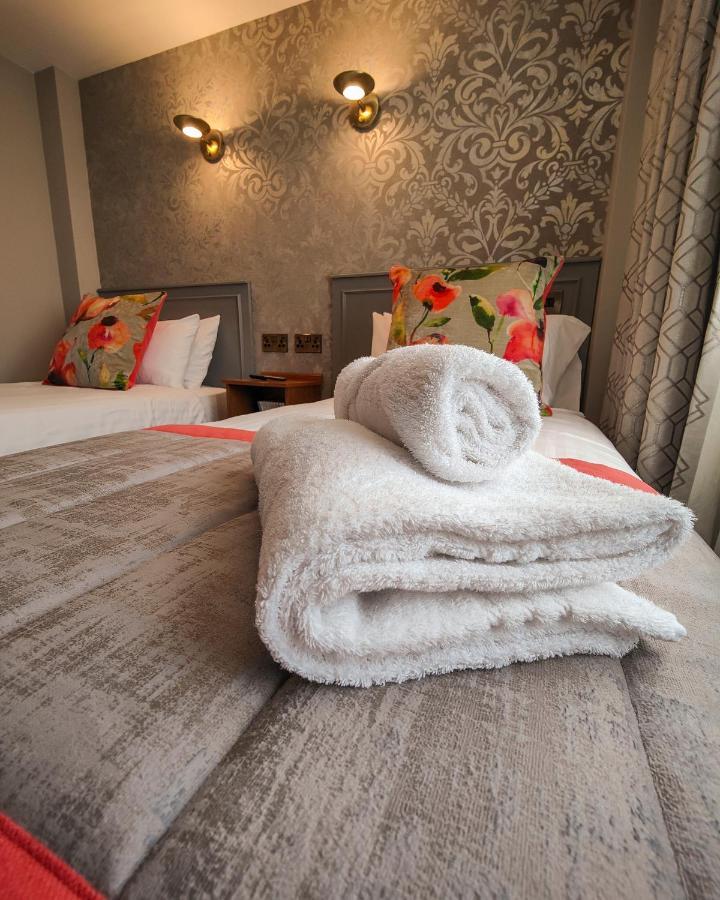 The Valley Hotel & Carriage Gardens Fivemiletown Екстериор снимка