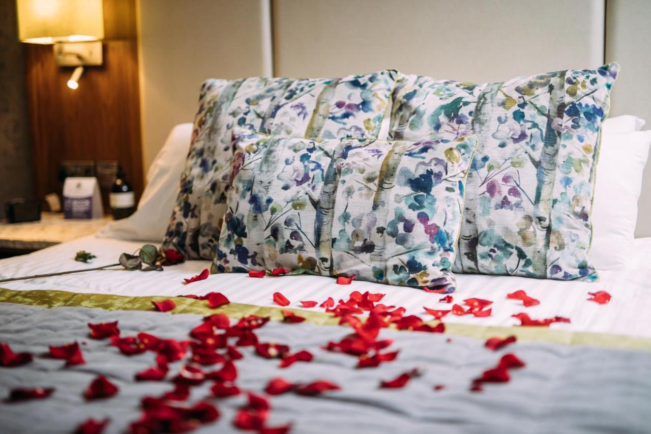 The Valley Hotel & Carriage Gardens Fivemiletown Екстериор снимка