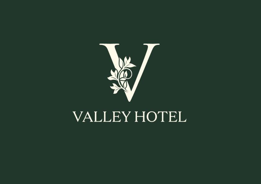 The Valley Hotel & Carriage Gardens Fivemiletown Екстериор снимка