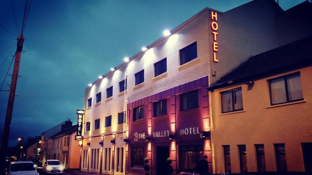 The Valley Hotel & Carriage Gardens Fivemiletown Екстериор снимка