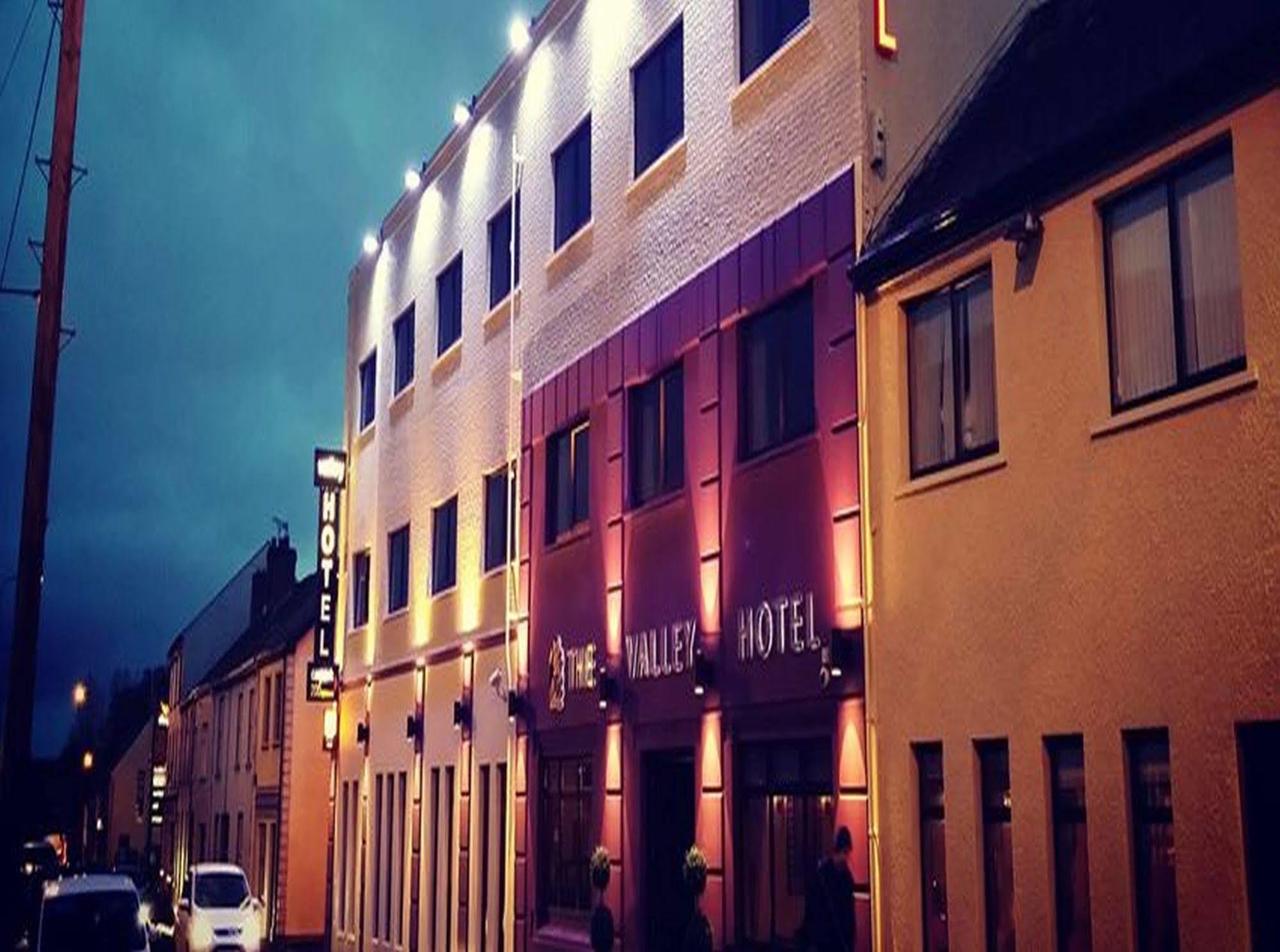 The Valley Hotel & Carriage Gardens Fivemiletown Екстериор снимка