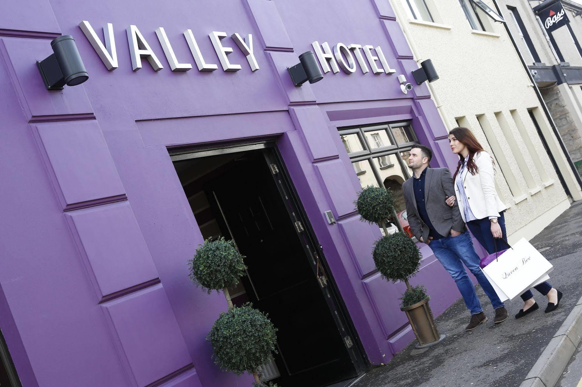The Valley Hotel & Carriage Gardens Fivemiletown Екстериор снимка