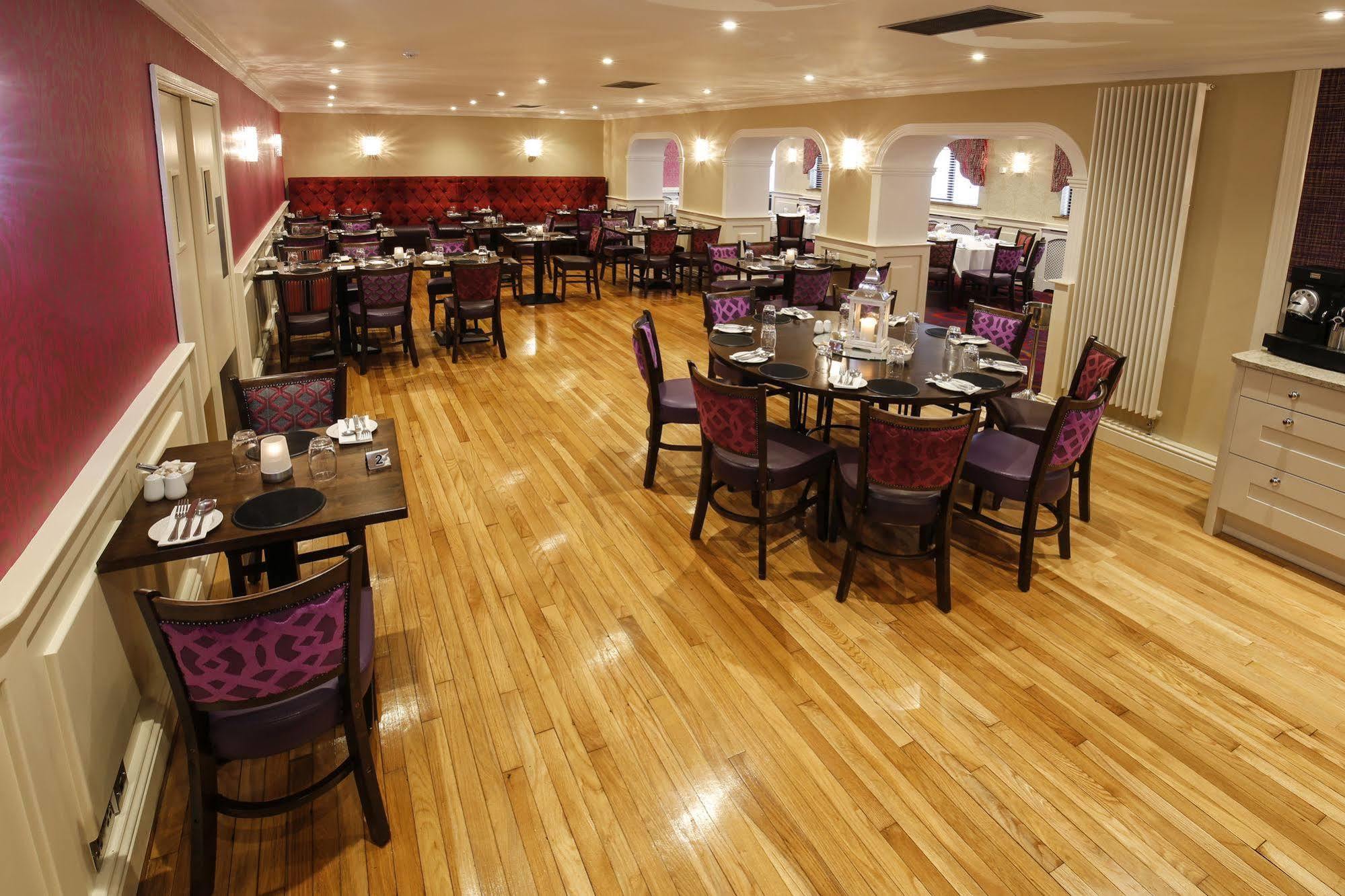 The Valley Hotel & Carriage Gardens Fivemiletown Екстериор снимка