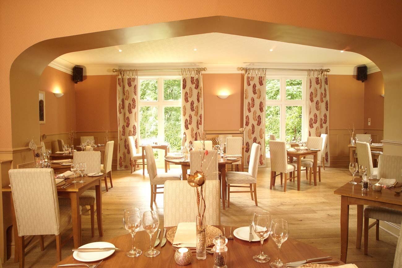 The Valley Hotel & Carriage Gardens Fivemiletown Екстериор снимка