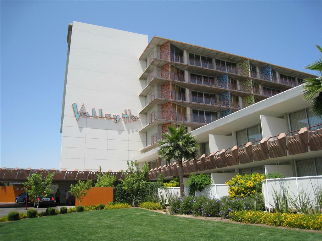 The Valley Hotel & Carriage Gardens Fivemiletown Екстериор снимка